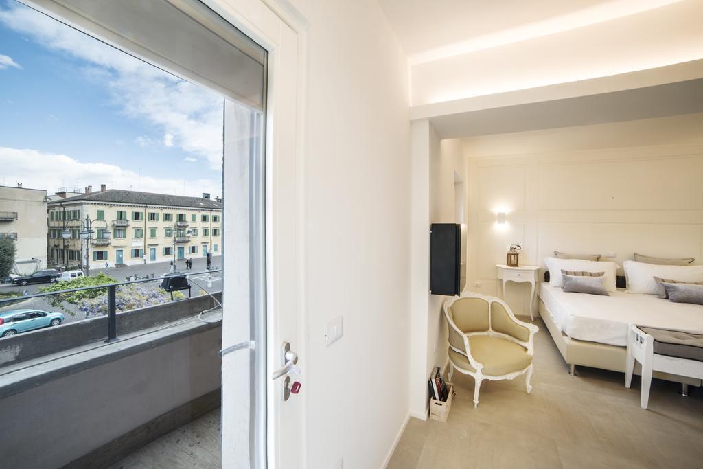 Riviera Carducci Rooms เปสเคียรา เดล การ์ดา ภายนอก รูปภาพ