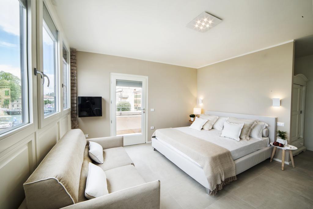 Riviera Carducci Rooms เปสเคียรา เดล การ์ดา ภายนอก รูปภาพ