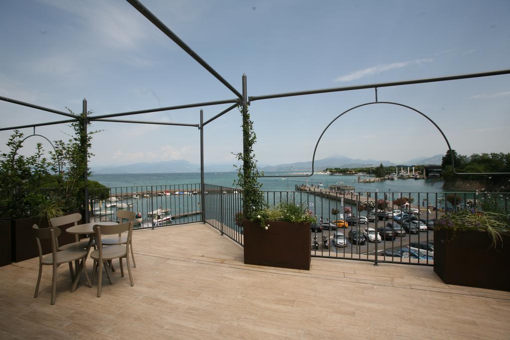 Riviera Carducci Rooms เปสเคียรา เดล การ์ดา ภายนอก รูปภาพ