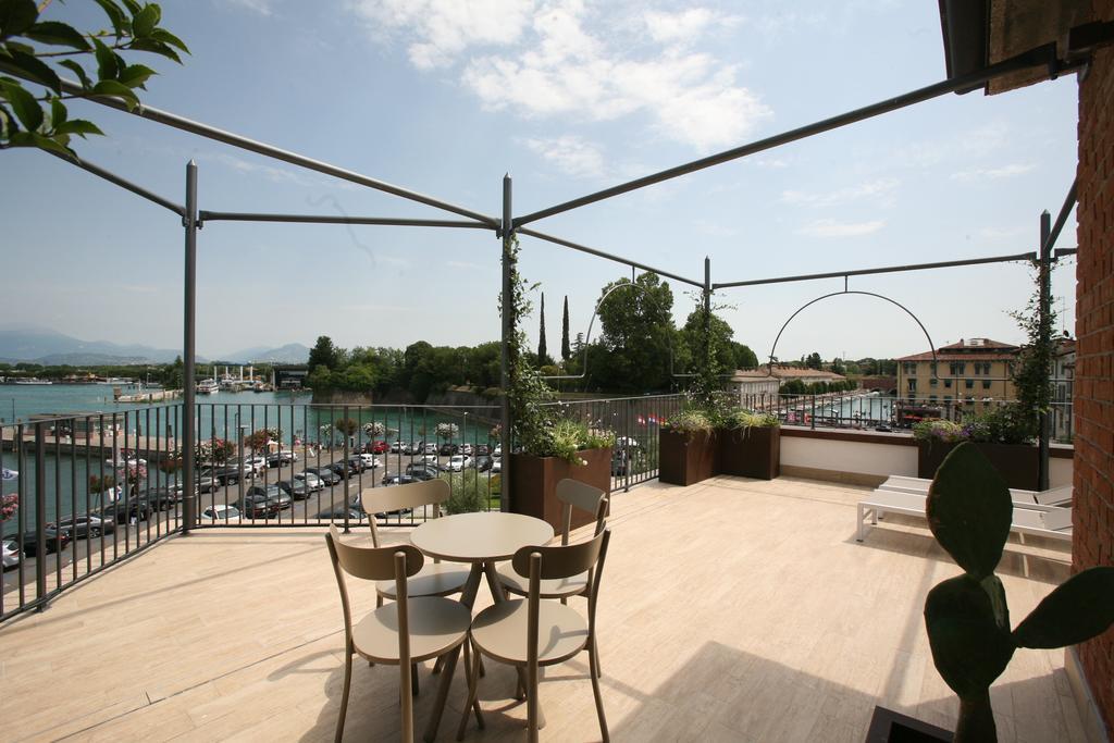 Riviera Carducci Rooms เปสเคียรา เดล การ์ดา ภายนอก รูปภาพ