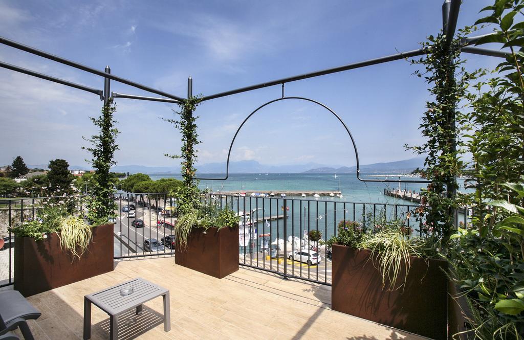 Riviera Carducci Rooms เปสเคียรา เดล การ์ดา ภายนอก รูปภาพ