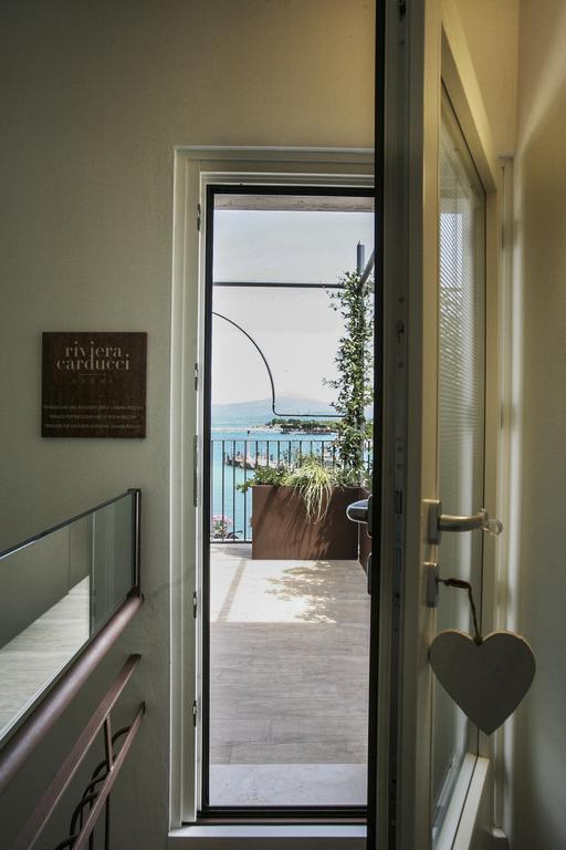 Riviera Carducci Rooms เปสเคียรา เดล การ์ดา ภายนอก รูปภาพ