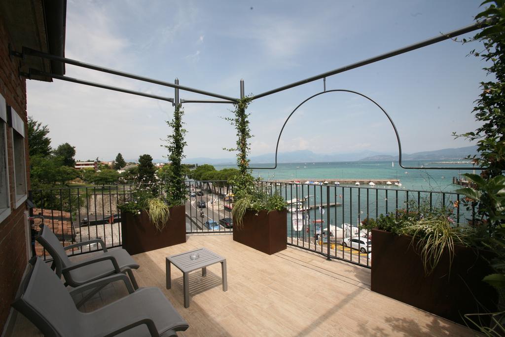 Riviera Carducci Rooms เปสเคียรา เดล การ์ดา ภายนอก รูปภาพ