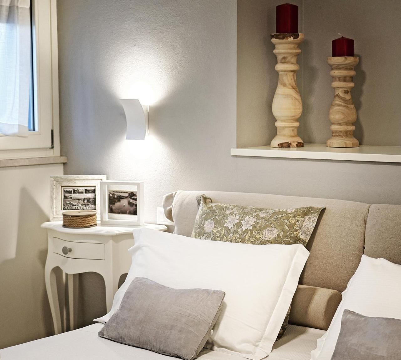 Riviera Carducci Rooms เปสเคียรา เดล การ์ดา ภายนอก รูปภาพ