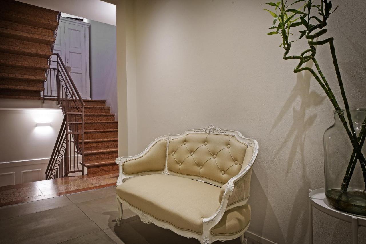Riviera Carducci Rooms เปสเคียรา เดล การ์ดา ภายนอก รูปภาพ