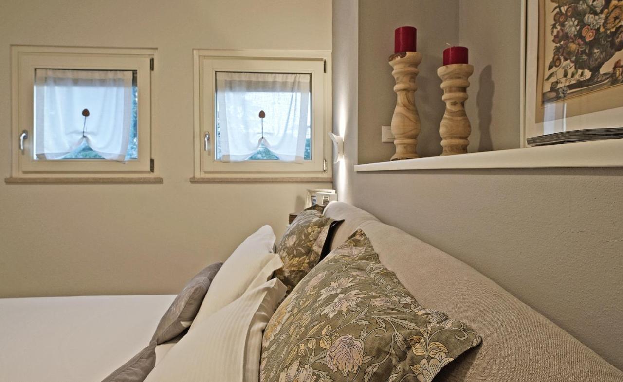Riviera Carducci Rooms เปสเคียรา เดล การ์ดา ภายนอก รูปภาพ